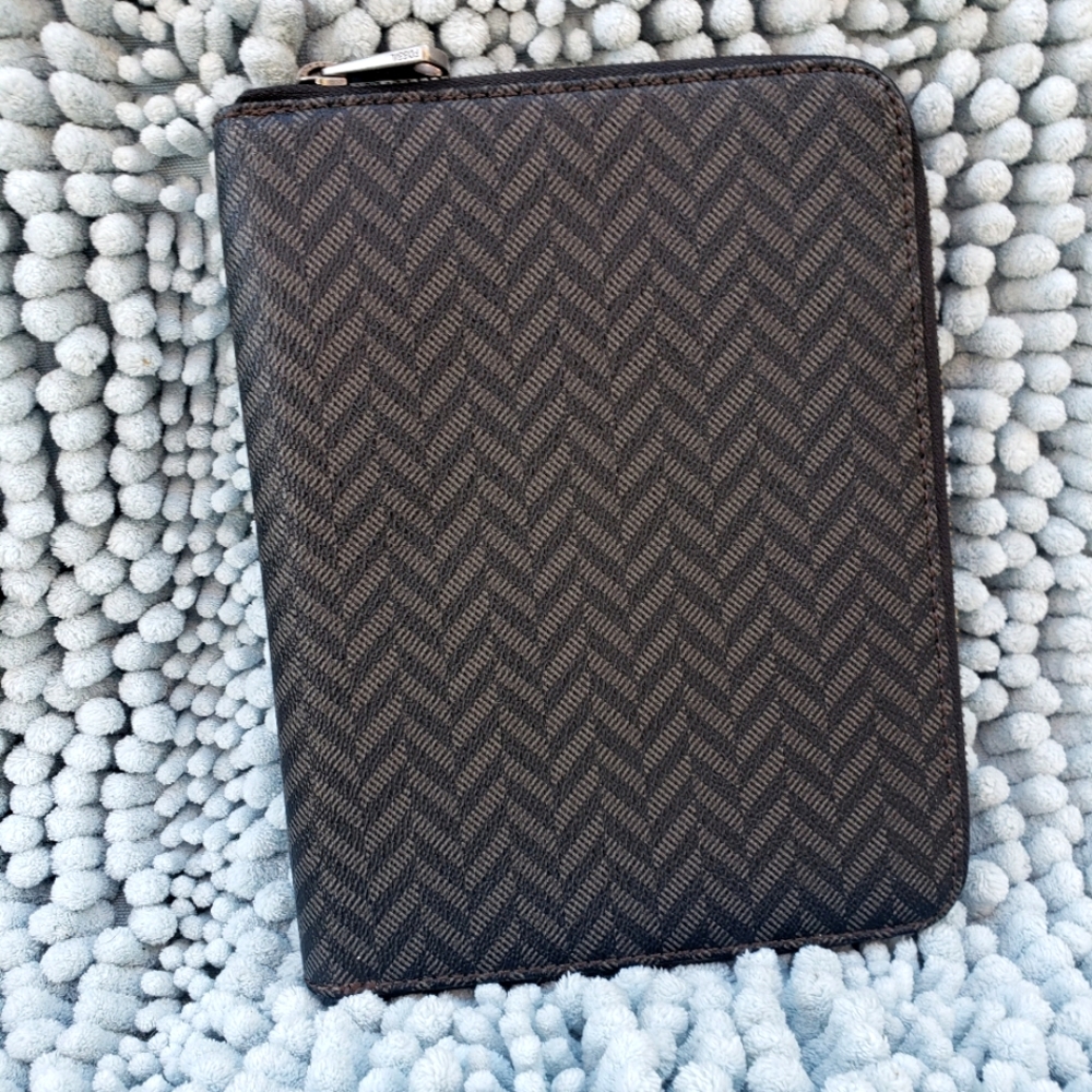 Fossil  tablet zipper hard case